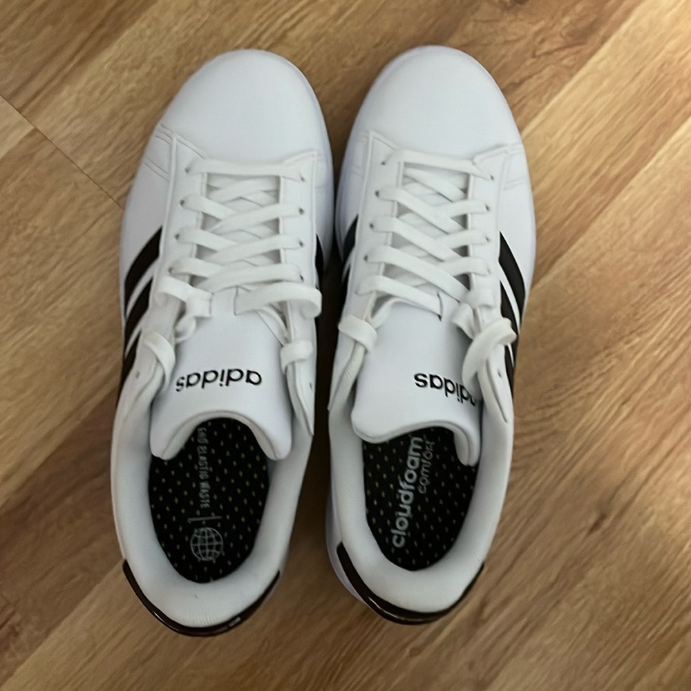 Adidas BRAND NEW Grand Court